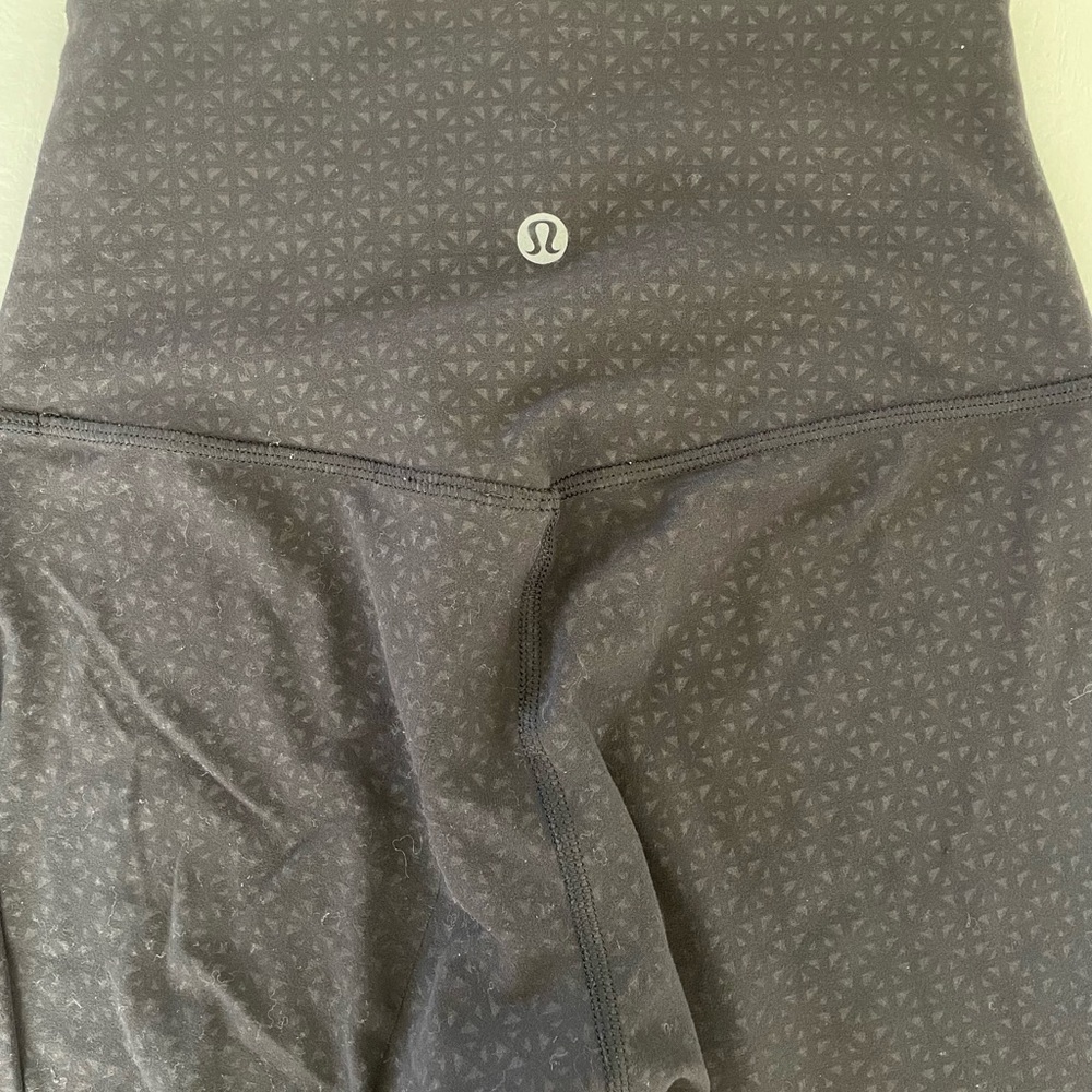 Lululemon Athletica Align Lattice Work Emboss black 28” legging - Picture 4 of 5